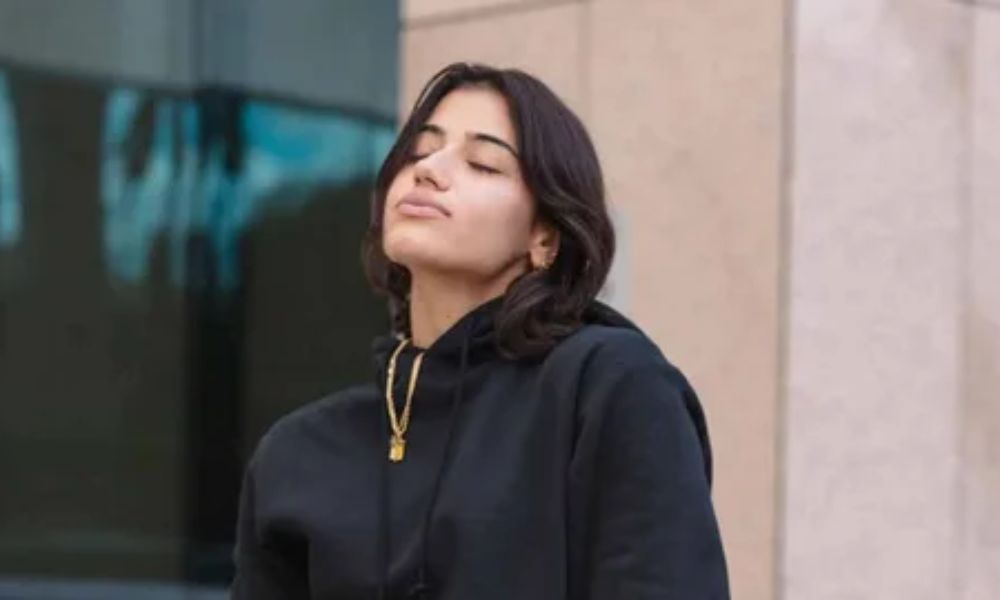 Sara Saffari, 25, is an Iranian-American fitness influencer with a $1.5-2.8M net worth from YouTube (2.5M subs), brand deals, and her MBA .