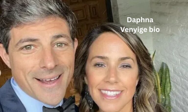 Daphna Venyige: music educator, cantorial soloist, and Matt Gutman's wife. Net worth, age, career, family revealed.