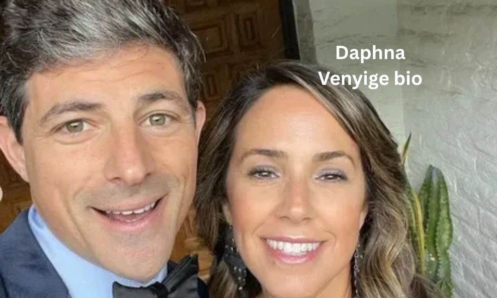 Daphna Venyige: music educator, cantorial soloist, and Matt Gutman's wife. Net worth, age, career, family revealed.
